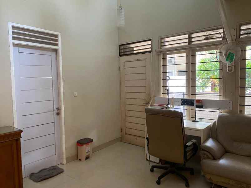 disewakan rumah alamat taman royal 3