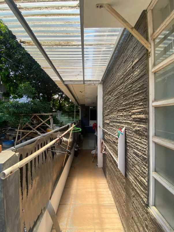 disewakan rumah alamat taman royal 3