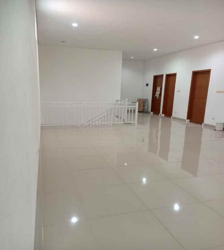 disewakan rumah crystal vista residence jl