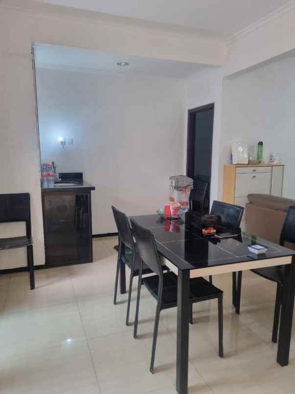 disewakan rumah darmo permai utara