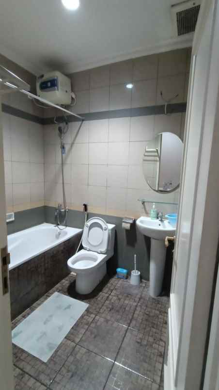 disewakan rumah jalan katamaran indah