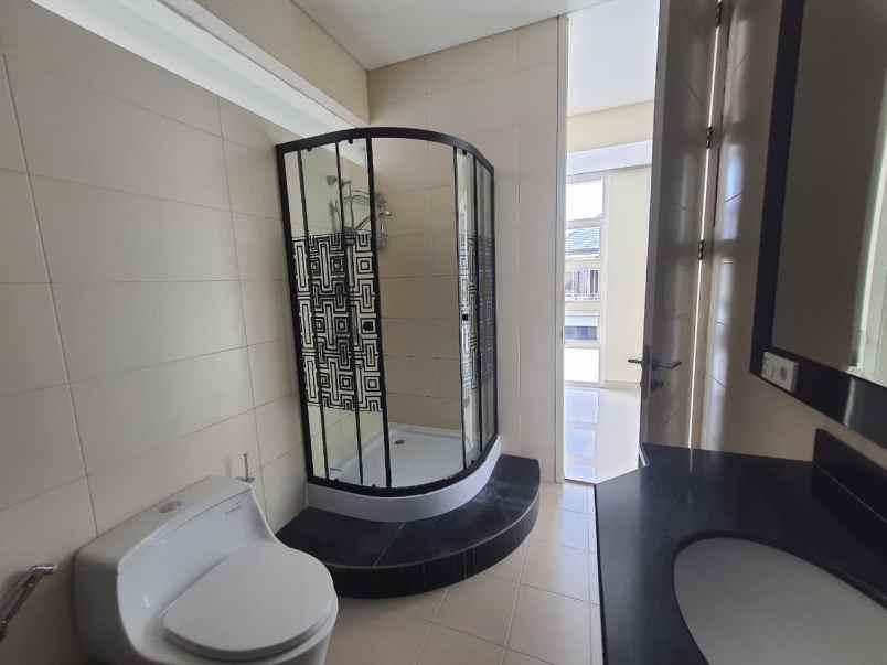 jual cepat murah rumah di pakuwon indah pf surabaya