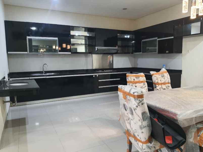 jual cepat murah rumah di pakuwon indah pf surabaya