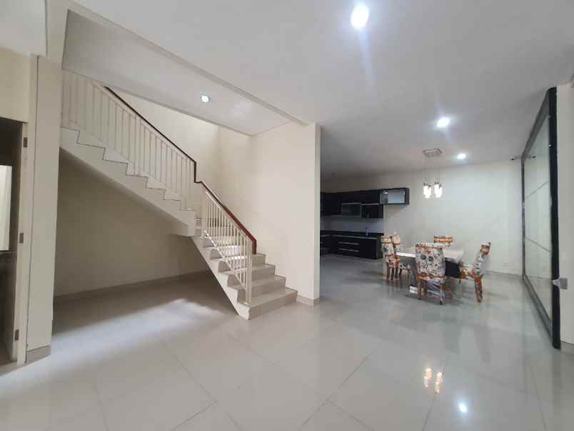 jual cepat murah rumah di pakuwon indah pf surabaya