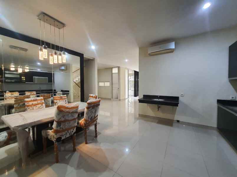 jual cepat murah rumah di pakuwon indah pf surabaya