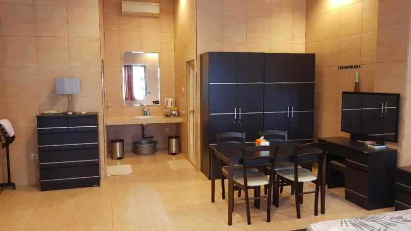 jual dua bangunan rumah masing masing empat lantai