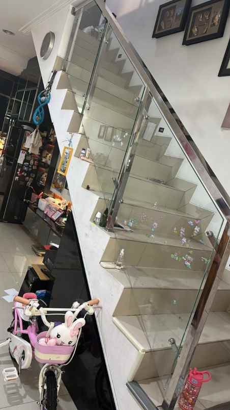 jual rumah full furnished green lake