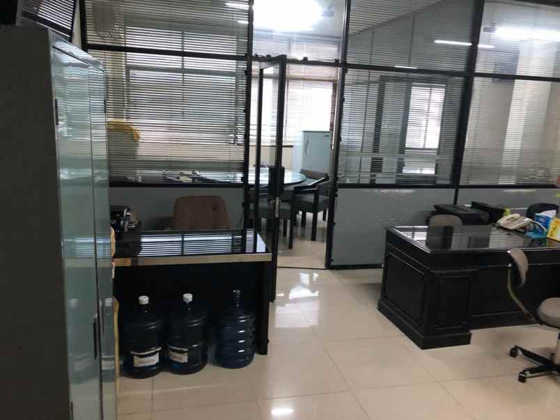 komersial hayam wuruk