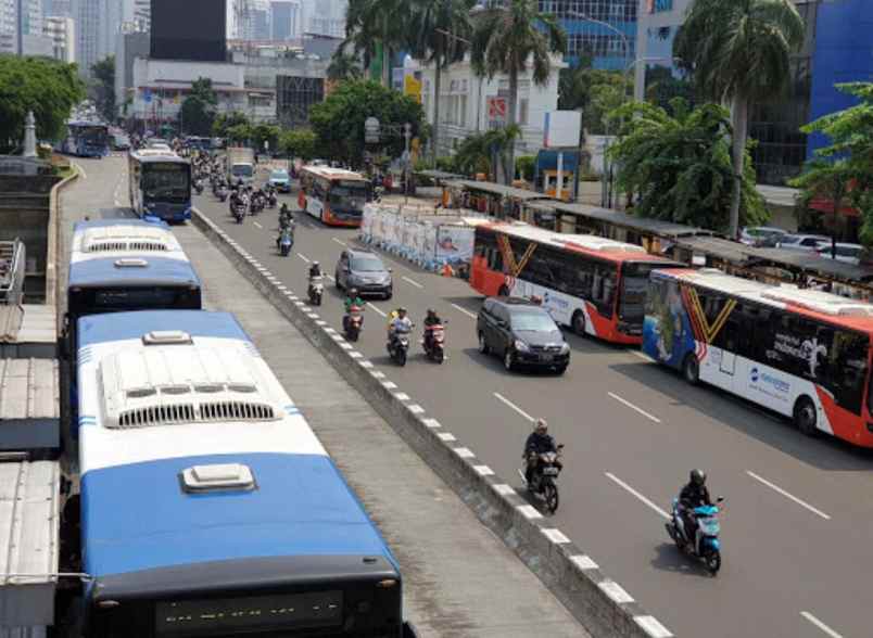 komersial hayam wuruk