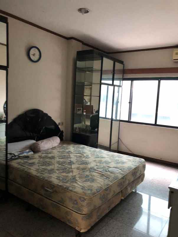 komersial hayam wuruk