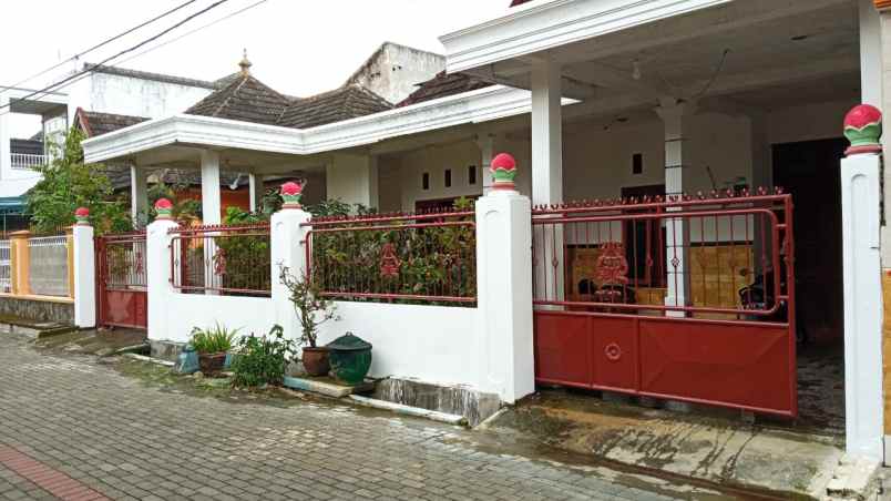kost jl mertojoyo merjosari kec