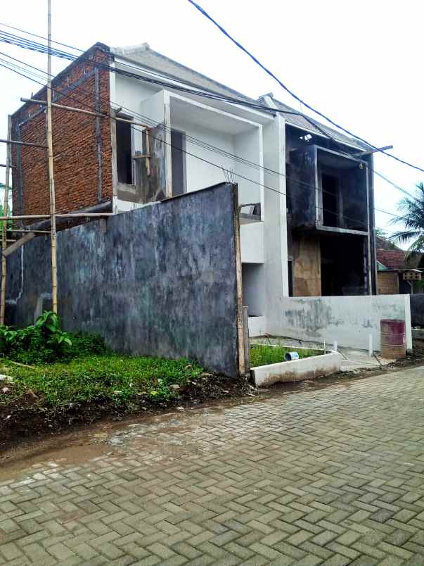 miliki rumah 2 lantai se harga 1 lantai di malang kota