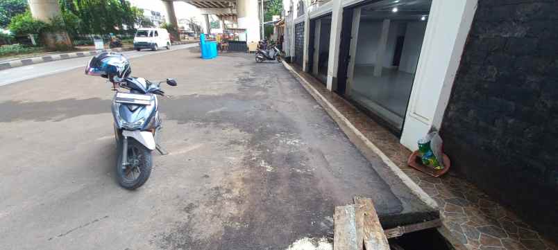 ruko super strategis di pinggir jalan raya