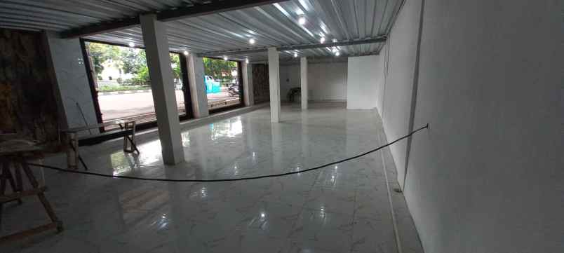 ruko super strategis di pinggir jalan raya