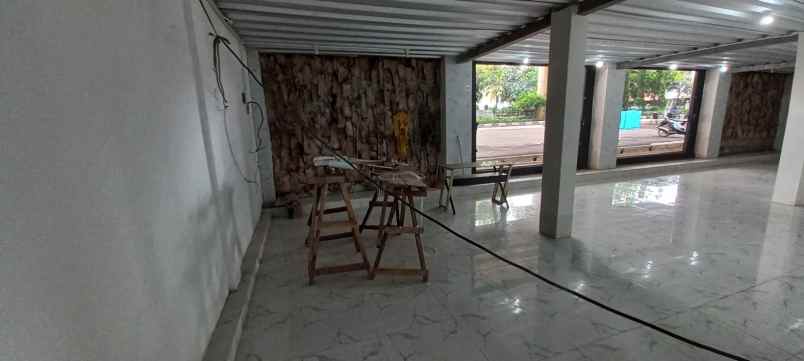 ruko super strategis di pinggir jalan raya