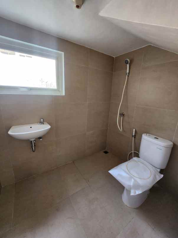 rumah 2 lantai green lake view cimanggis lt120