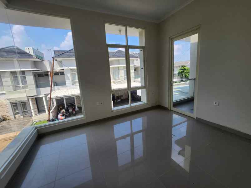 rumah 2 lantai green lake view cimanggis lt120