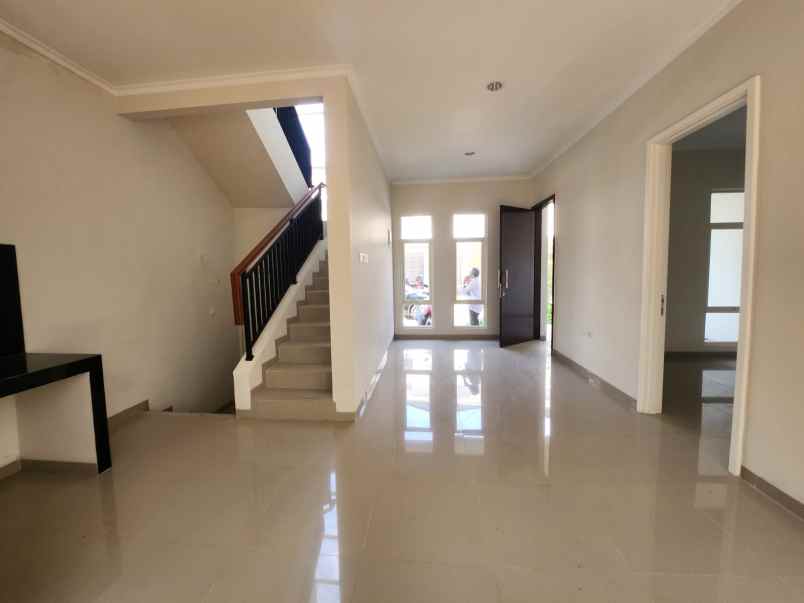 rumah 2 lantai green lake view cimanggis lt120