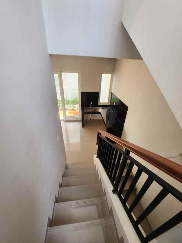 rumah 2 lantai green lake view cimanggis lt120