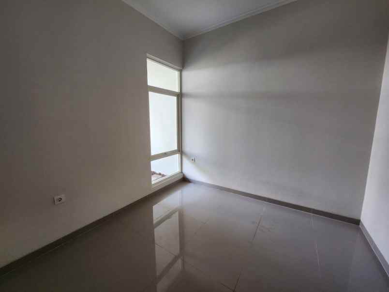 rumah 2 lantai green lake view cimanggis lt120