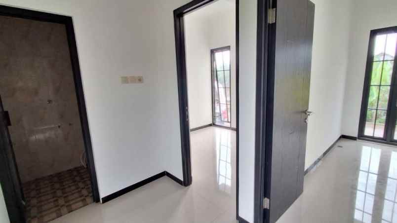 rumah 2 lantai lokasi perumahan arzeta pakis malang