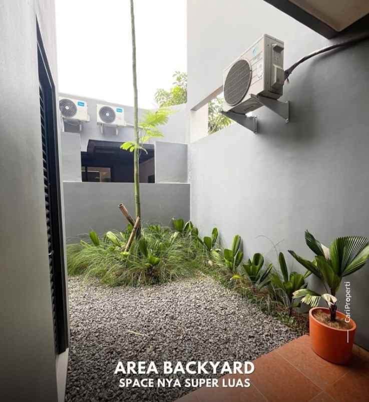 rumah 2 lantai lokasi strategis