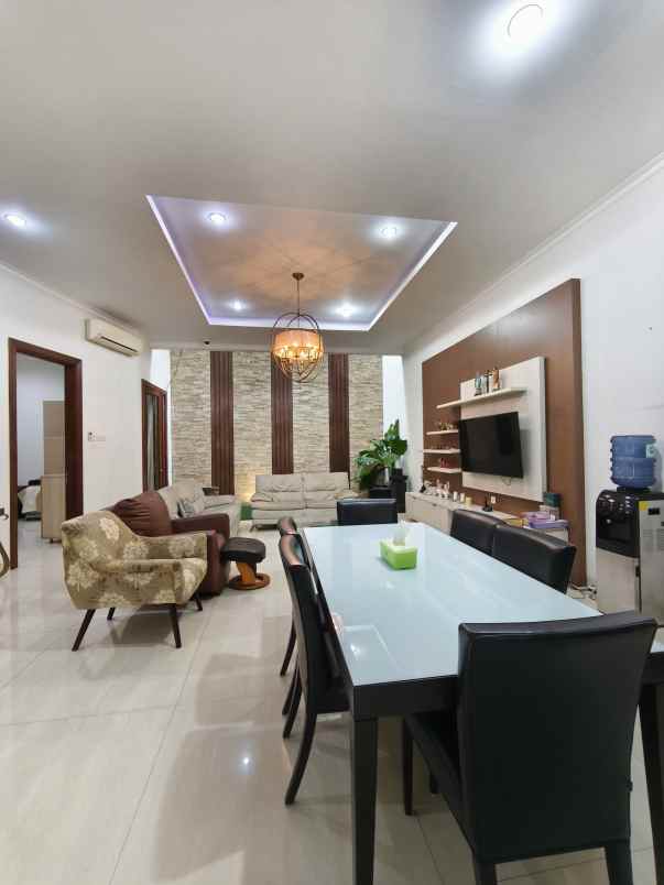 rumah bagus shm tomang jakarta barat