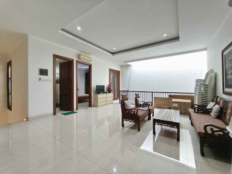 rumah bagus shm tomang jakarta barat