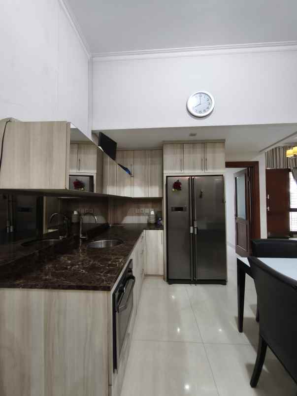 rumah bagus shm tomang jakarta barat