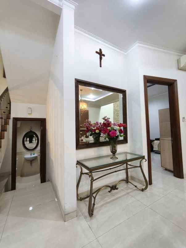 rumah bagus shm tomang jakarta barat