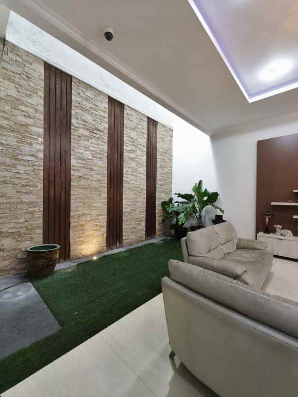 rumah bagus shm tomang jakarta barat