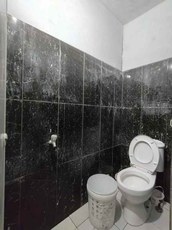 rumah baru 2 lantai minimalis di condet jaktim