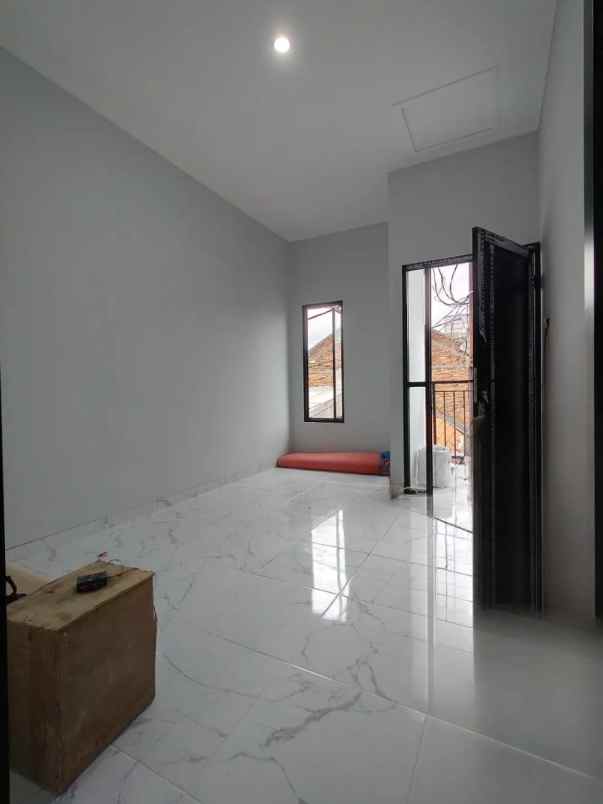 rumah baru 2 lantai minimalis di condet jaktim