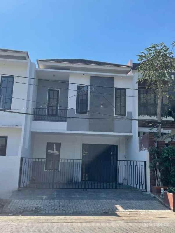 rumah baru boulevard araya dekat merr surabaya