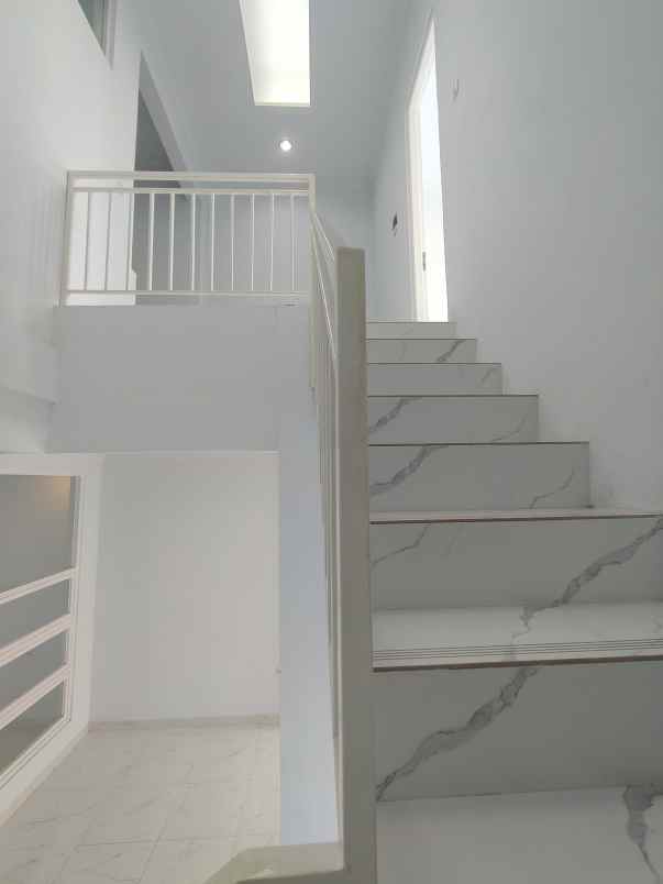 rumah baru dalam komplek di pondok kelapa jaktim