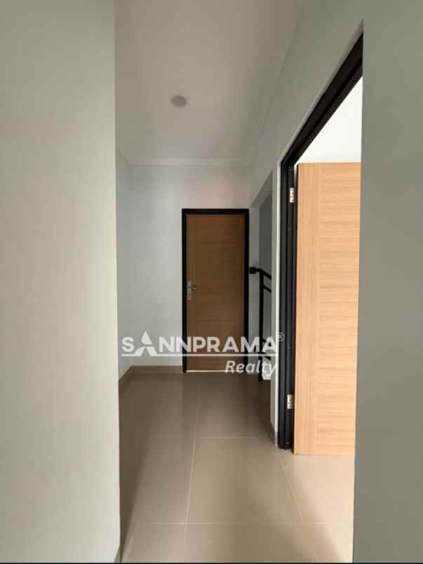 rumah baru disain modern dalam cluster di limo cinere