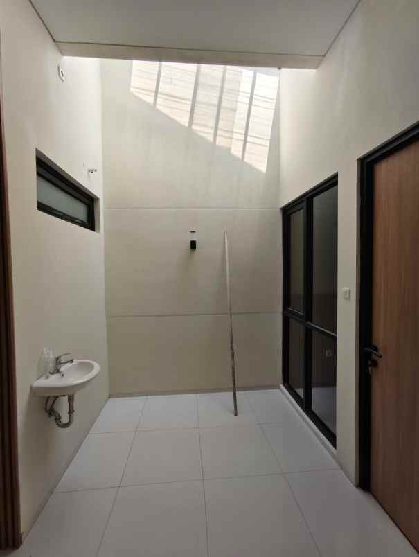 rumah baru moderen di cisaranten kulon kota bandung