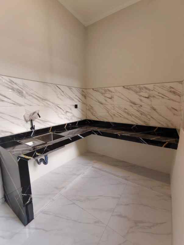 rumah baru modern lokasi manyar jaya surabaya
