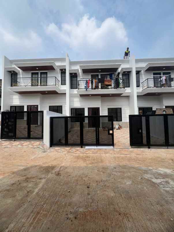 rumah baru siap huni dekat ke akses tol jatiwaringin