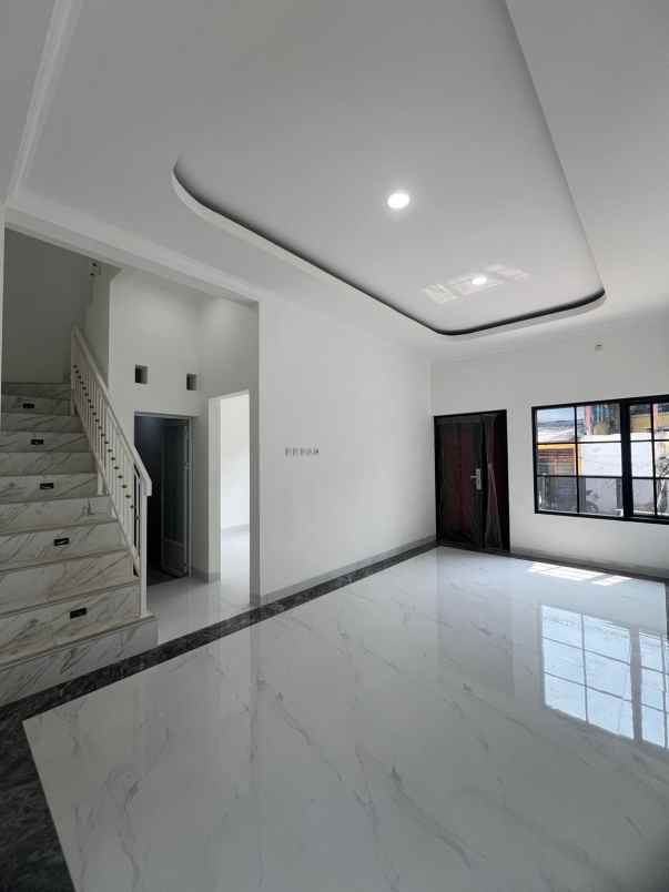 rumah baru siap huni dekat ke akses tol jatiwaringin