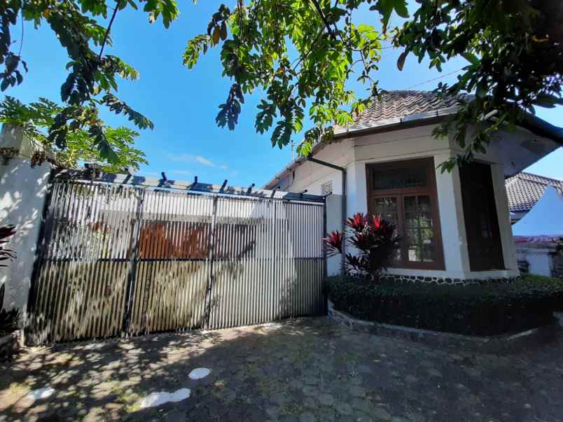 rumah belanda non heritage di pusat kota