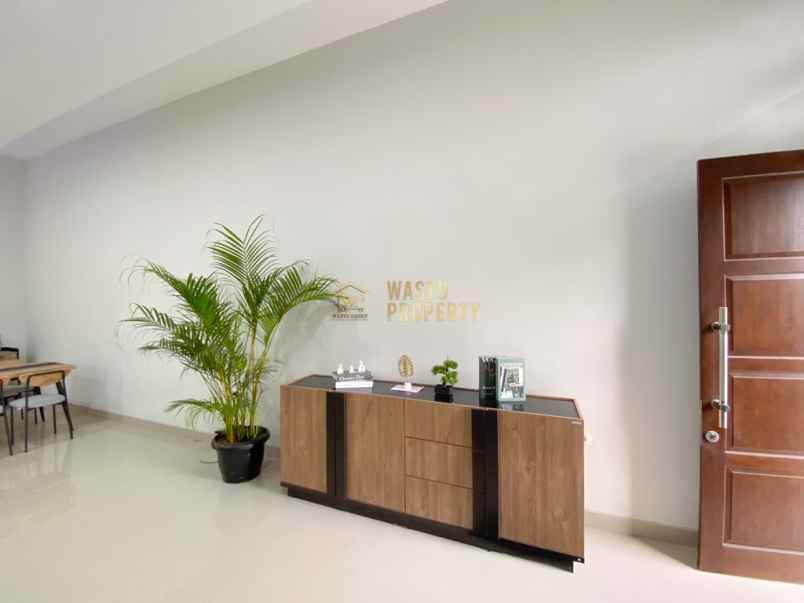 rumah cantik 2 lantai siap huni di condongcatur