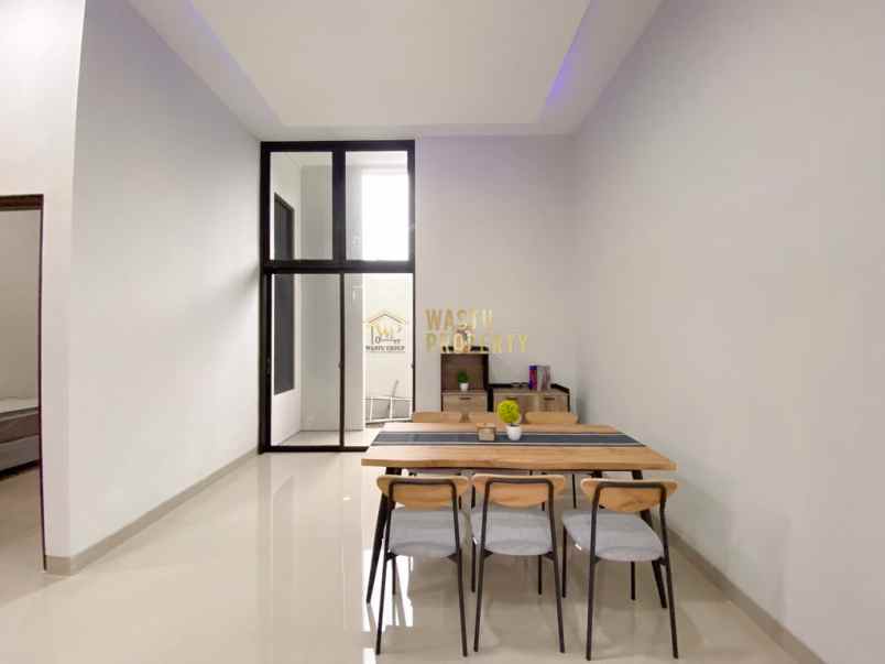 rumah cantik 2 lantai siap huni di condongcatur