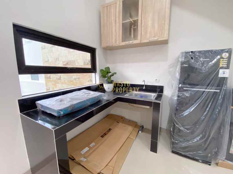 rumah cantik 2 lantai siap huni di condongcatur