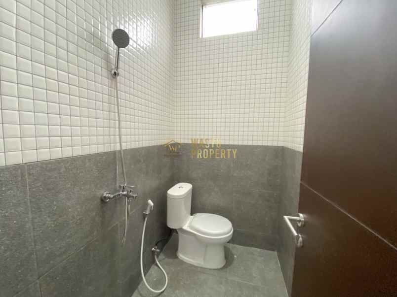 rumah cantik 2 lantai siap huni di condongcatur