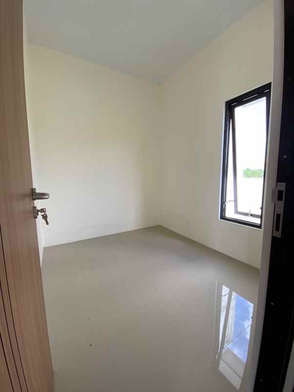 rumah cantik pinggir jalan utama berbah sleman