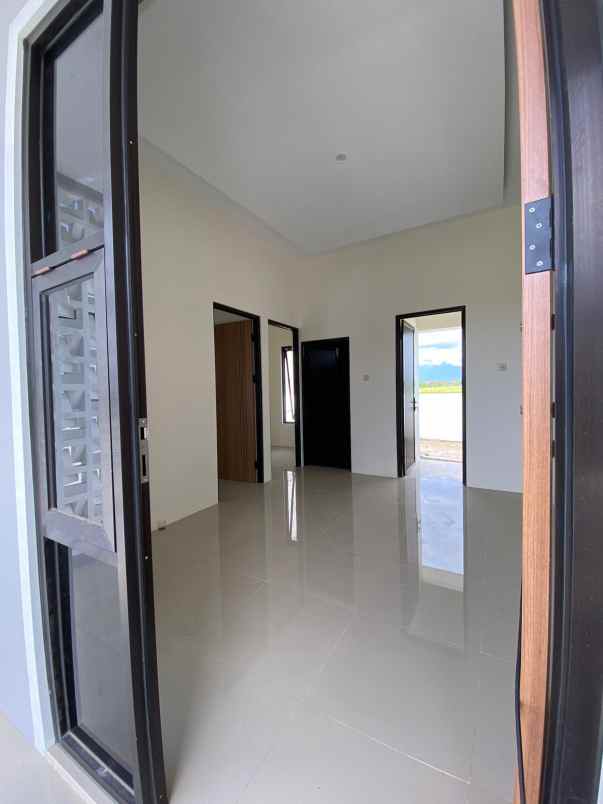 rumah cantik pinggir jalan utama berbah sleman