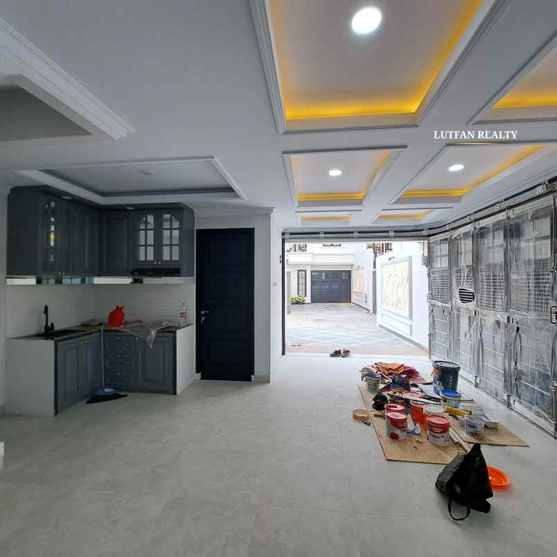 rumah cilandak 3 lantai dekat transmart