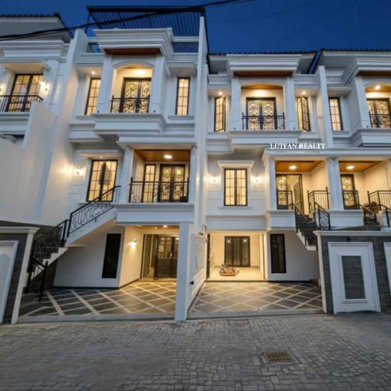 rumah cilandak 3 lantai dekat transmart