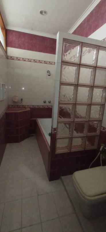 rumah dalam perumahan elit di ampera pasar minggu